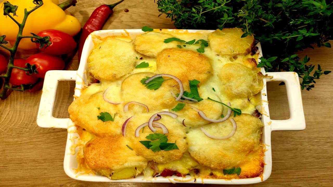 Nejlepší recept na francouzské brambory s uzeným a sýrovou krustou | Stream
